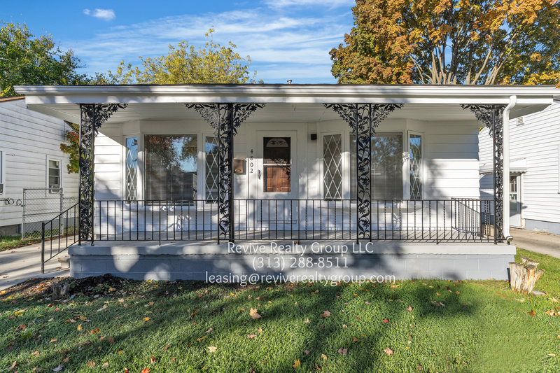 Wayne House: 4802 Niagara Street