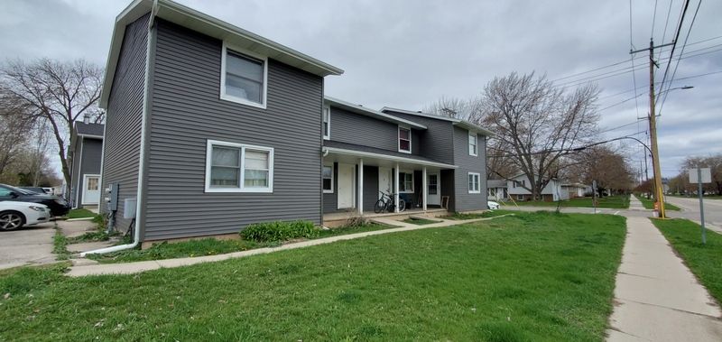 Menasha Condo: 991 7th Street - B