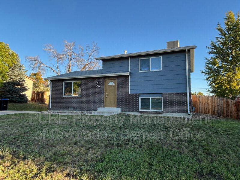 Arvada House: 6463 West 76th Ave
