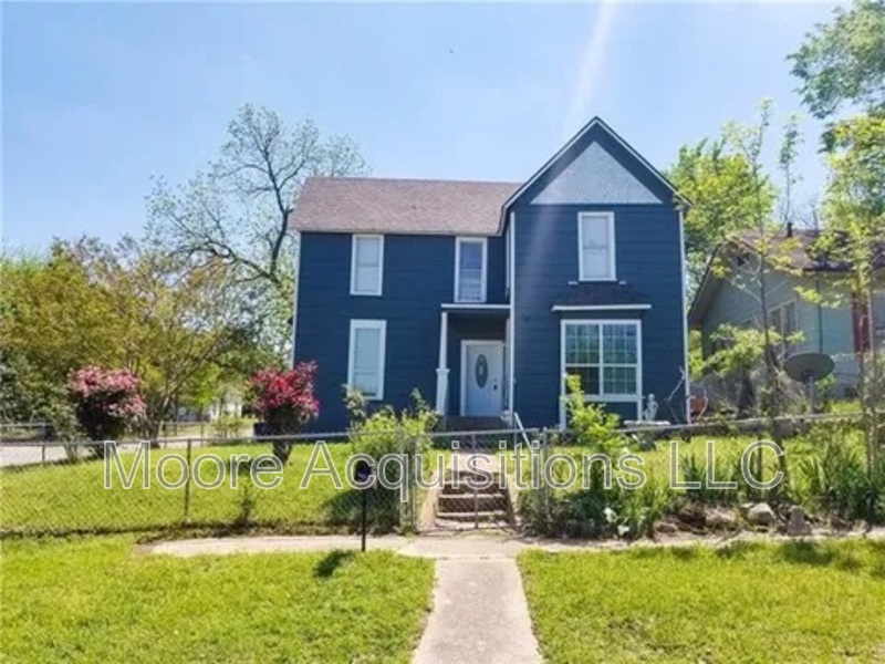 Denison House: 700 W Munson