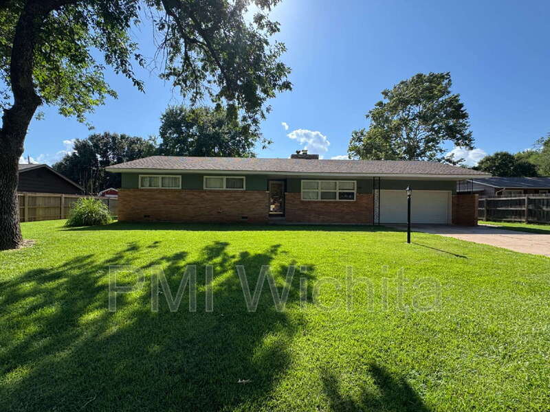 Wichita House: 945 North Crestline Avenue