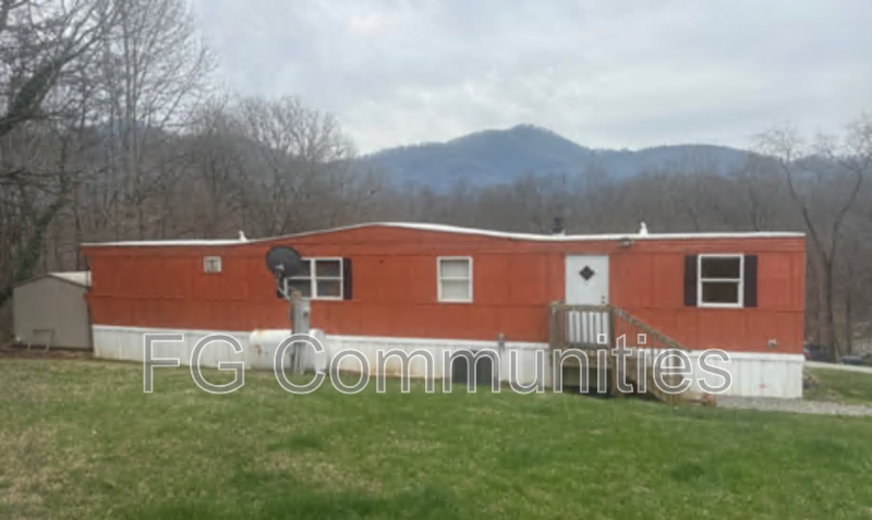 Candler House: 23 Country Village Dr