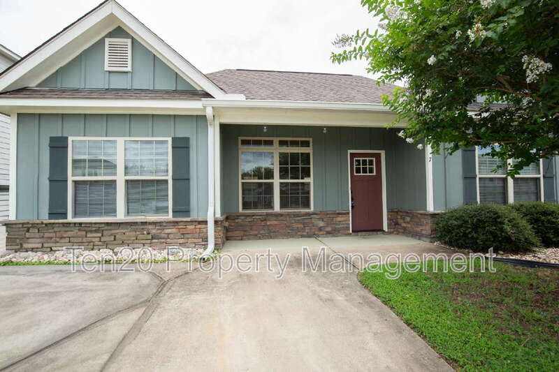 Phenix City House: 7 Vineyard Dr