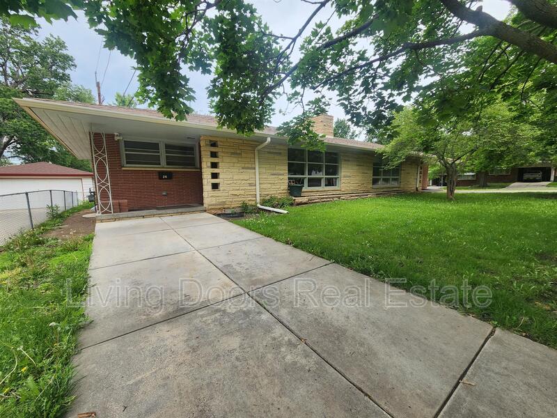 Lincoln Condo: 3868 Steele Ave