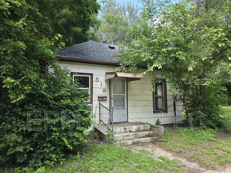 Waterloo House: 519 Adams Street