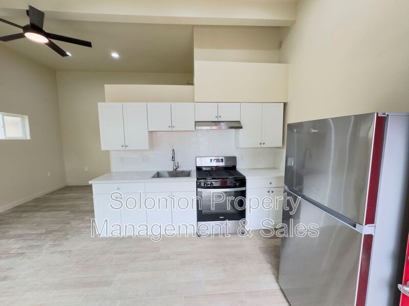 Oceanside House: 513-2 North Ditmar St