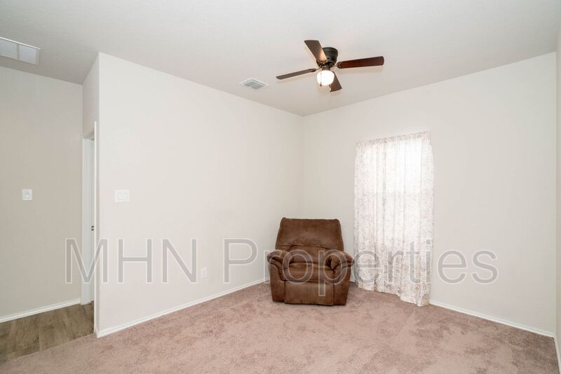 This property is both FOR SALE and FOR RENT! Beautifully Updated 3 bed/2 Bath Rausch Coleman home located in Elmendorf, 20 minutes from Downtown SA! - Slider navigation 33