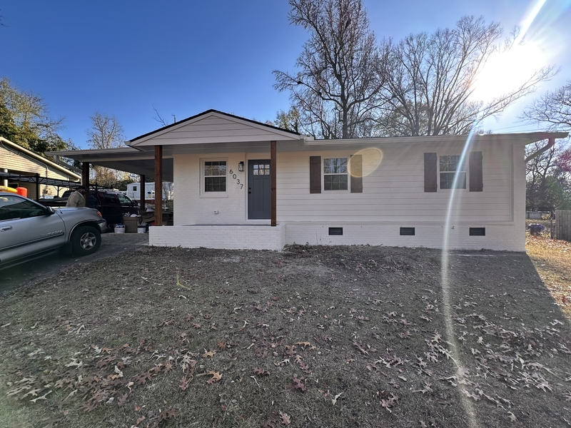 Fayetteville House: 6037 Dahlgren Avenue