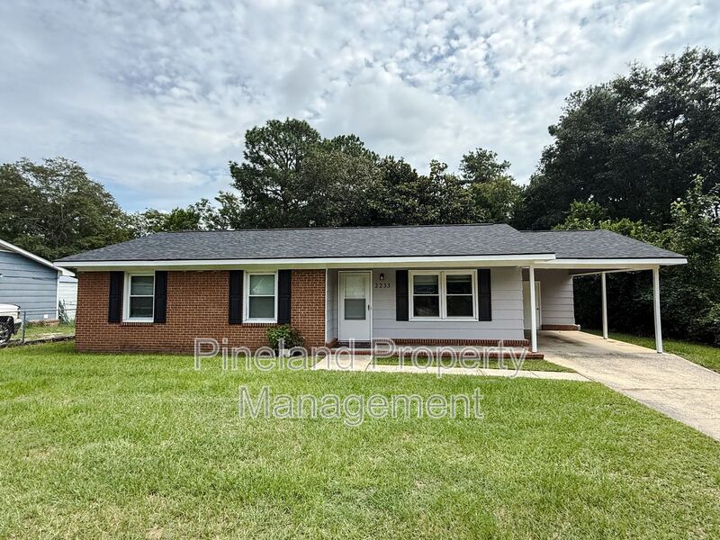 Fayetteville House: 2233 Delta Dr