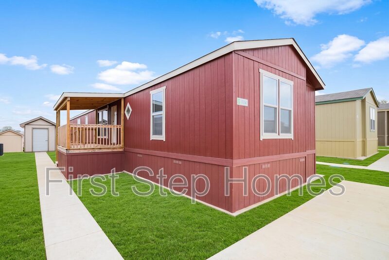 Tyler House: 1114 Tres Picos St