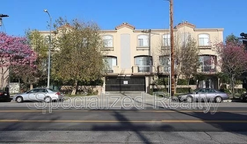 North Hollywood Townhome: 5716 Whitsett Avenue,