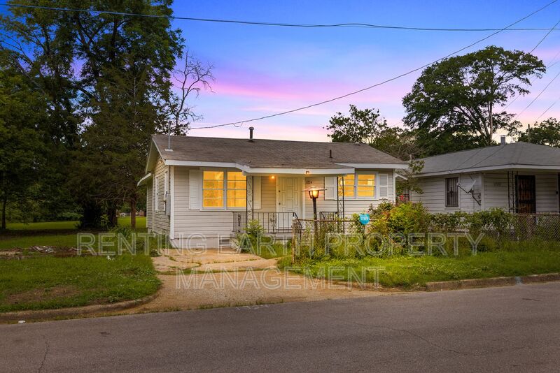Birmingham House: 1724 26th St SW