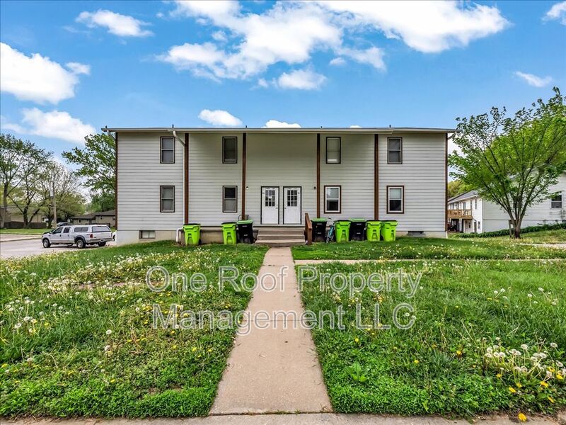 Harrisonville Condo: 1911 Chateau Dr