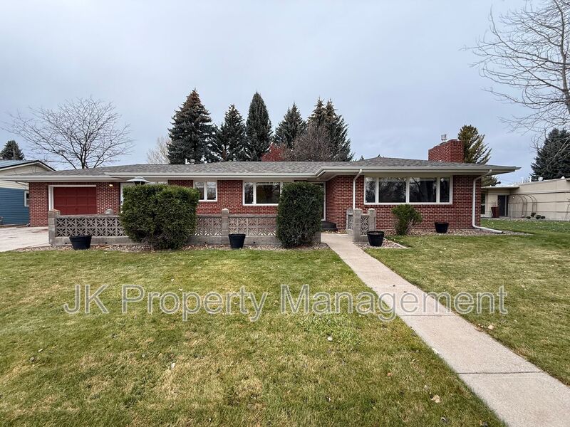 Great Falls House: 1726 Alder Dr