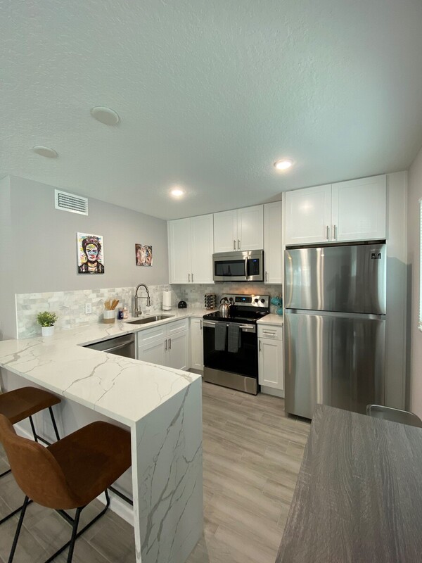 Sarasota Condo: 1600 8th St