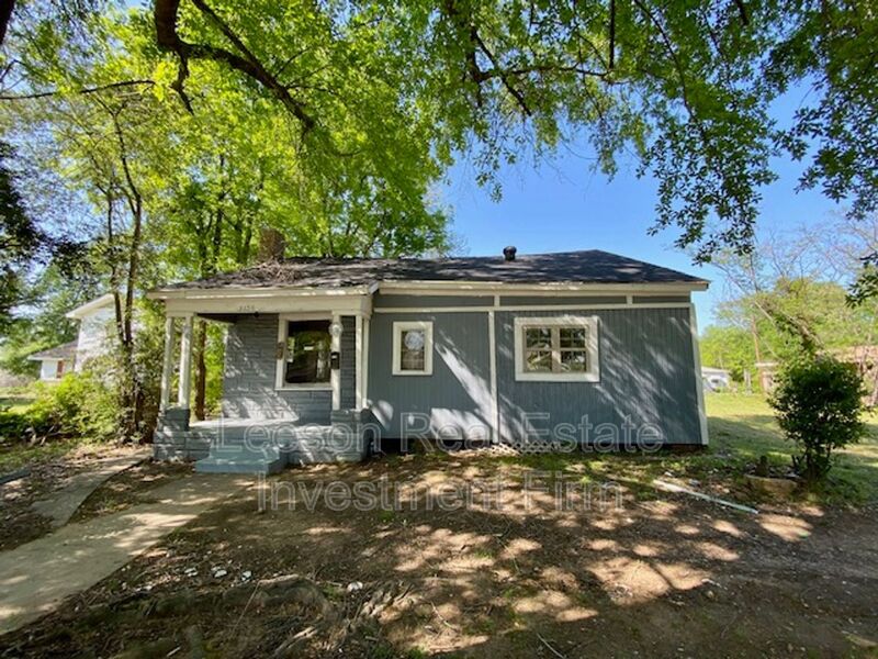Shreveport House: 3136 Blanchard Road