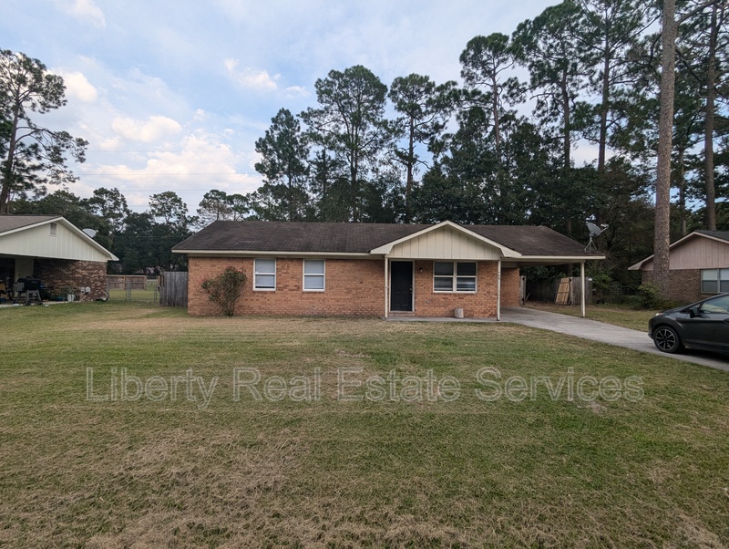 Hinesville House: 468 Elm St
