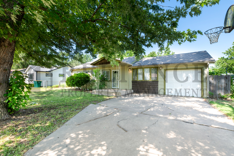 Wichita House: 749 North Westridge Drive