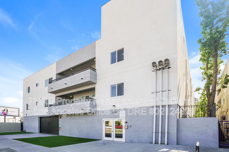 North Hollywood House: 11740 Vanowen St