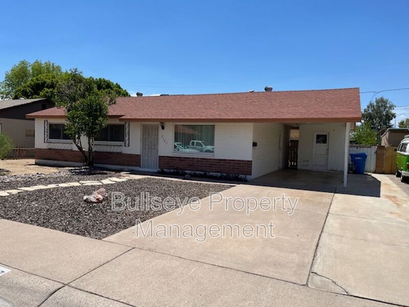 Phoenix House: 3127 W. Dahlia Dr.