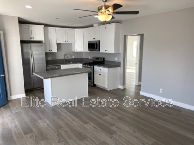 San Diego House: 6375 Osler Street