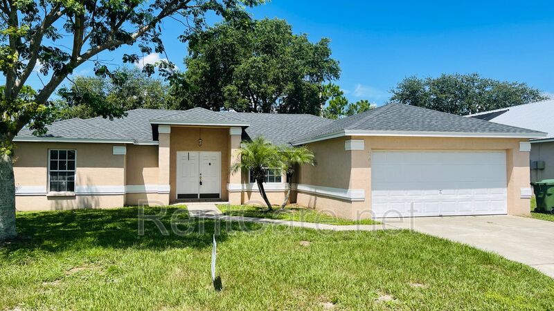 Winter Haven House: 620 Reflections Loop W