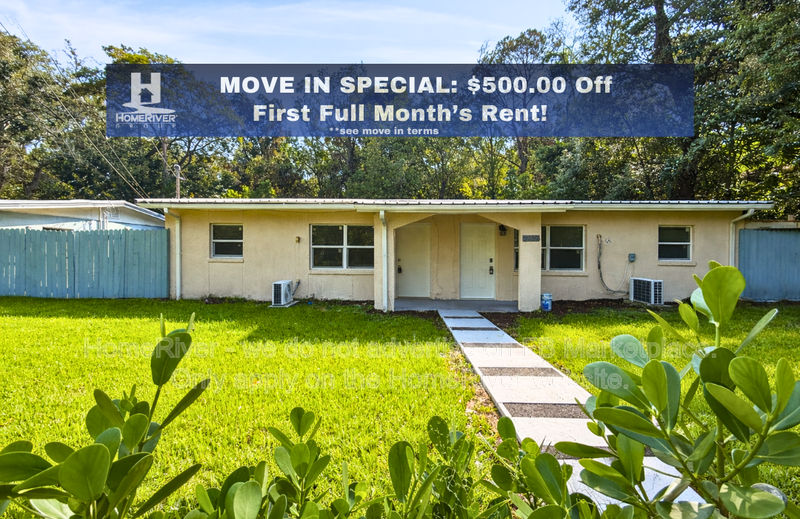 Jacksonville House: 5755 Antoinette Ln