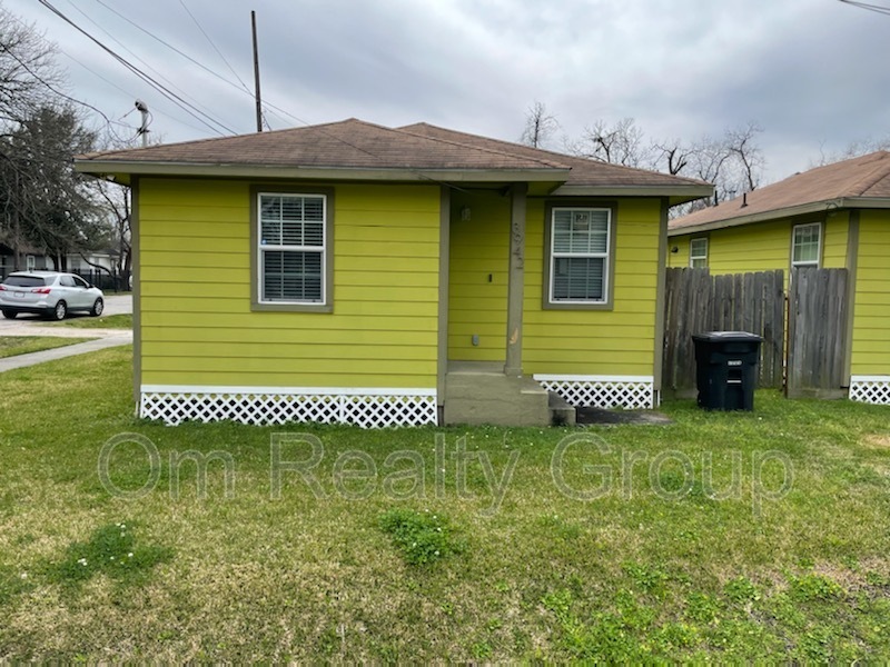 2 Bedroom House – 3942 King Street, Houston, TX