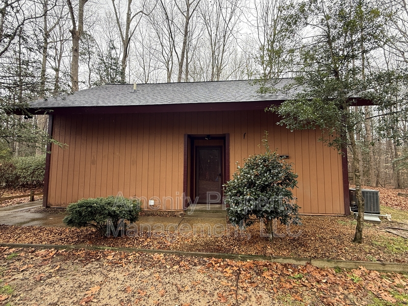 Gloucester House: 5974 Ladysmeade Lane Apt A