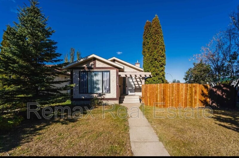 Edmonton House: 3604 17 AVE NW