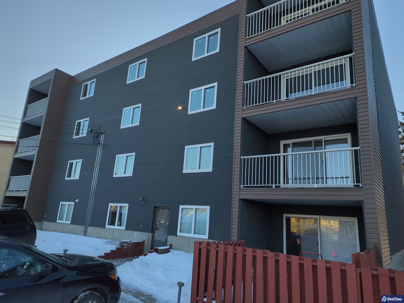 Edmonton House: 10837 117 St NWUnit 401