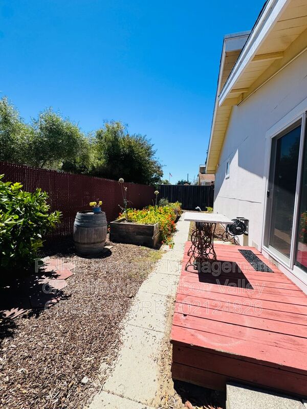 Santa Cruz House: 2325 7th Avenue