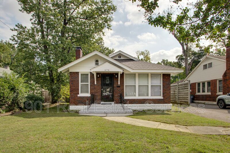 Memphis House: 670 Dickinson Street