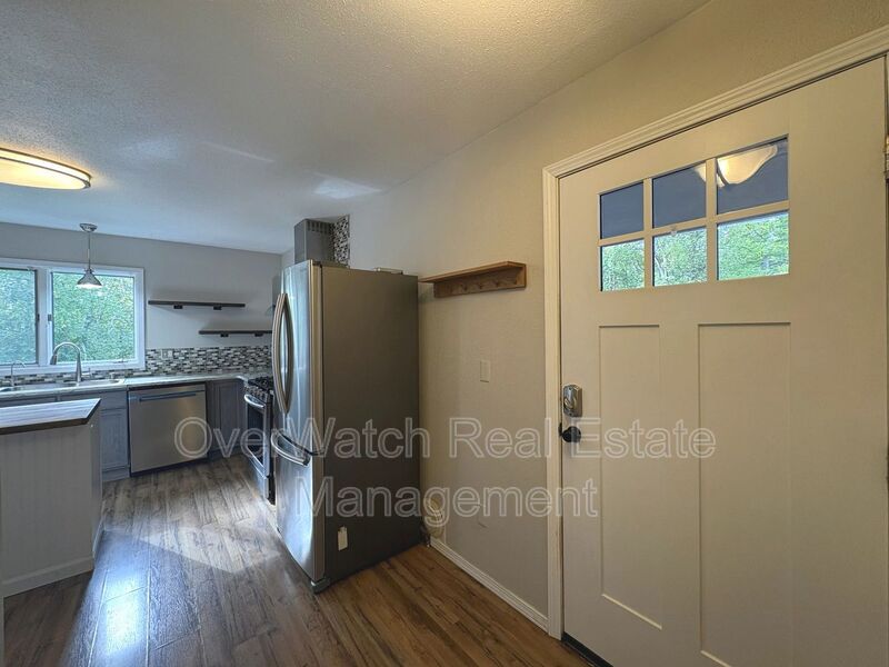 Anchorage Condo: 6121 De Armoun Rd