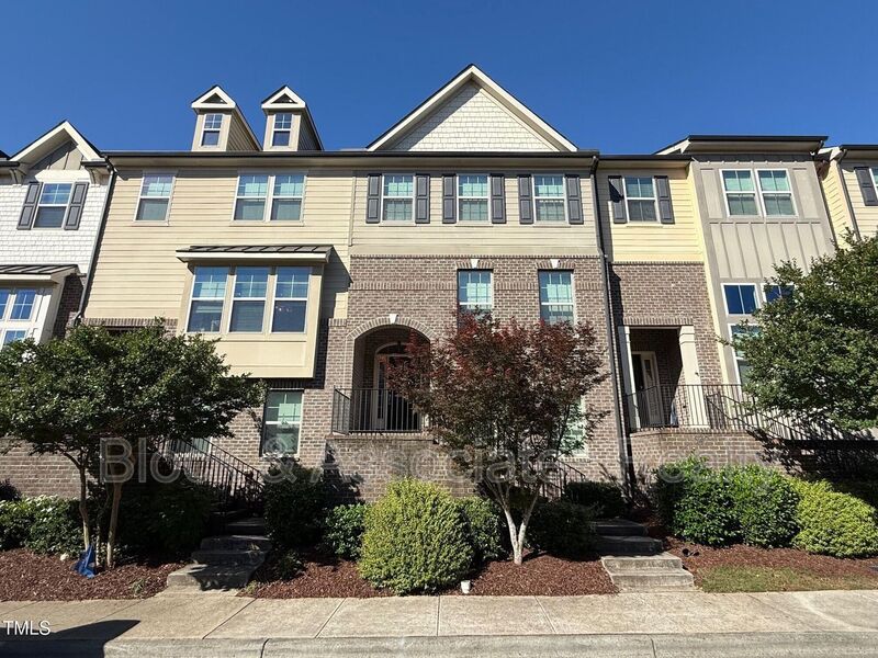 Apex House: 545 Old Mill Village Dr.