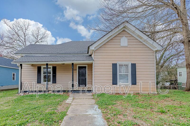 Spartanburg House: 678 N Liberty St