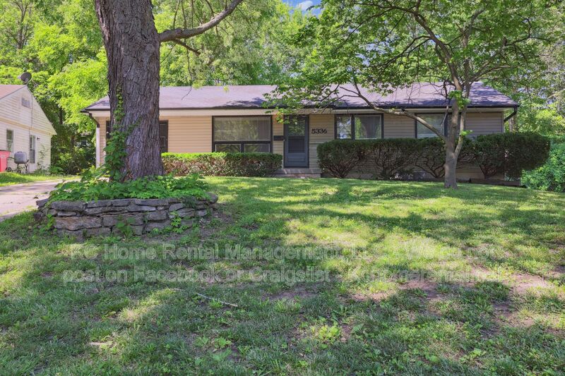 Raytown House: 5336 Appleton Ave