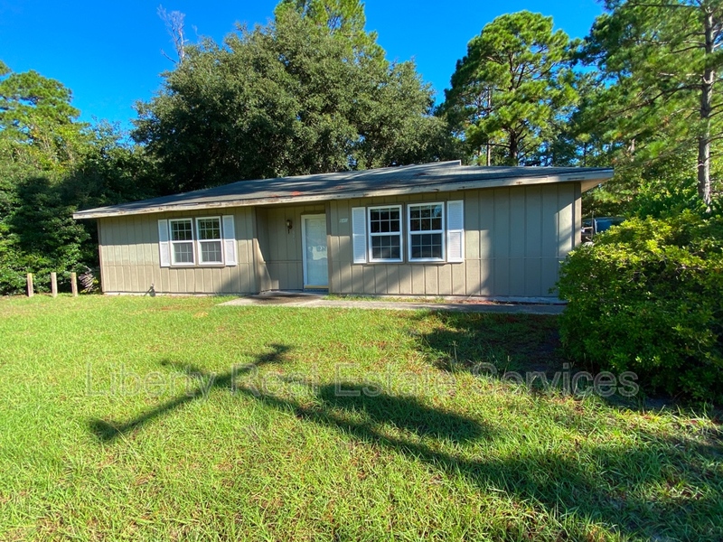 Hinesville House: 646 Fleming Rd