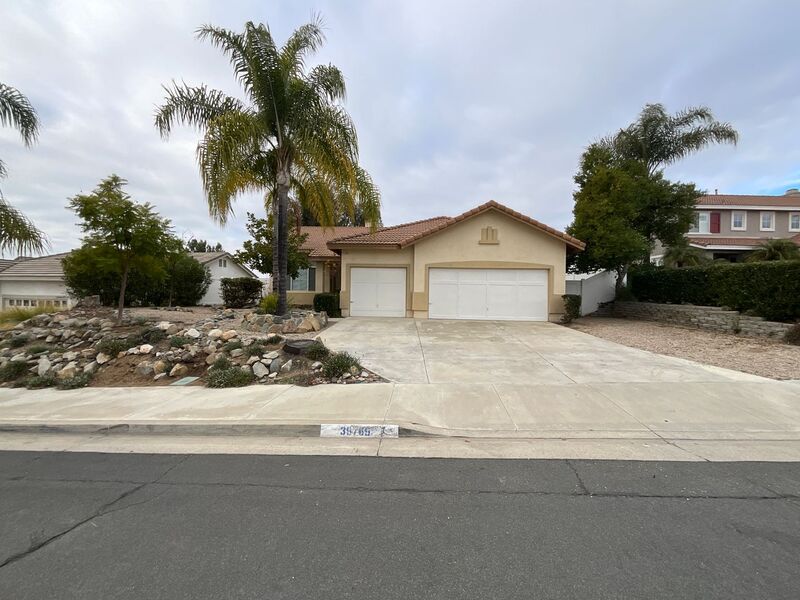 Murrieta House: 39769 Candy Apple Way