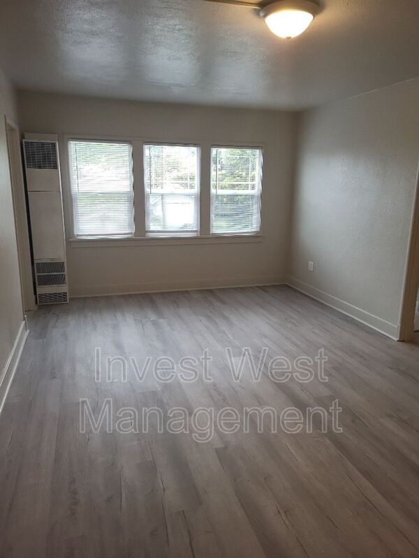 Camas House: 615 NE 6 Street