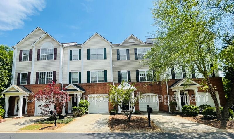 Greenville House: 104 Chalet Place