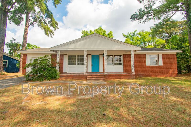 Fayetteville House: 4408 Wellington Dr