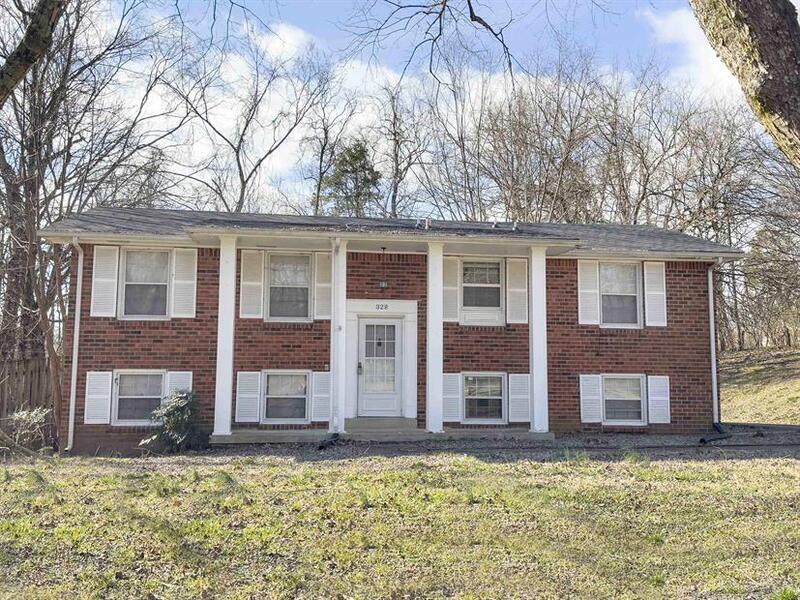 Clarksville House: 328 Dunbar Cave Road