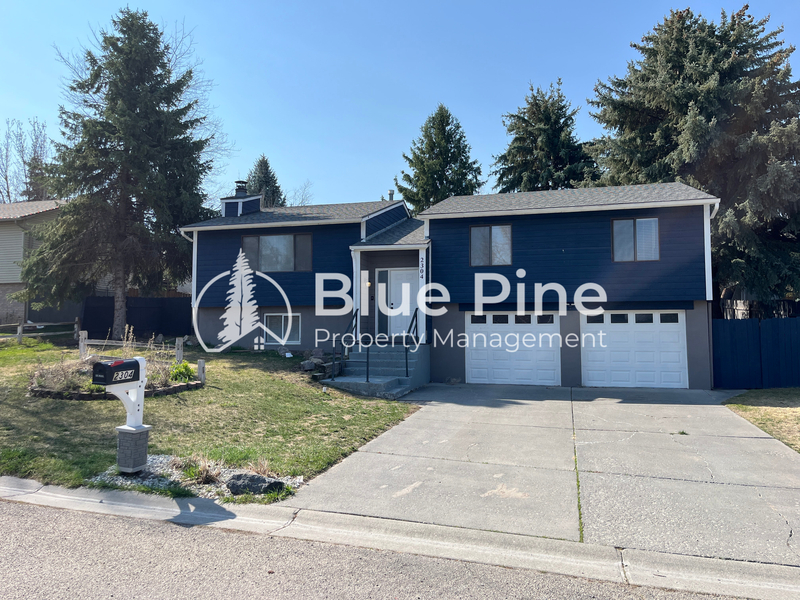 Idaho Falls House: 2304 East Oakmont Drive