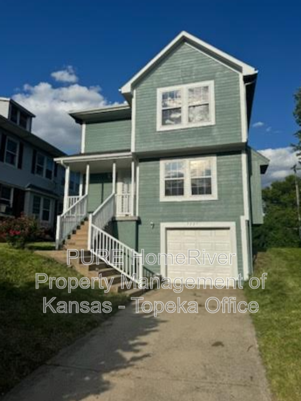 Kansas City House: 3227 Park Ave