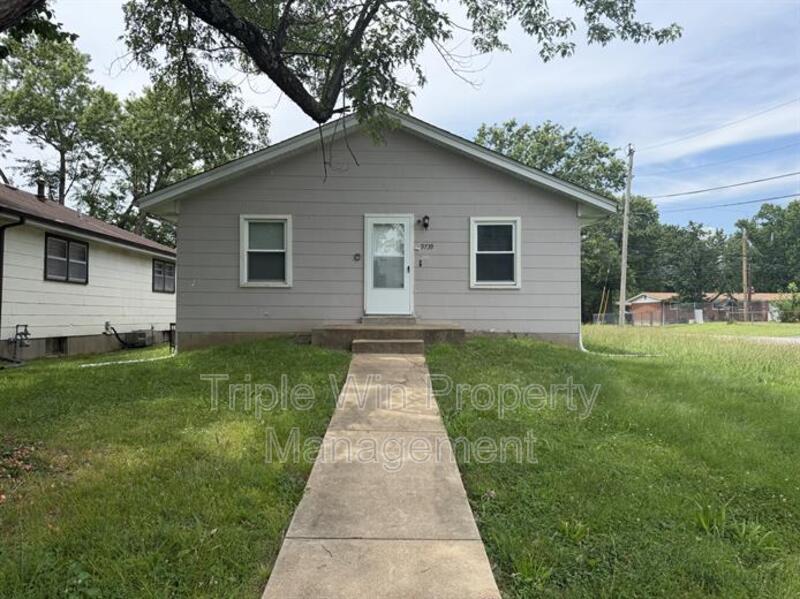 SAINT LOUIS House: 9739 BALBOA DR