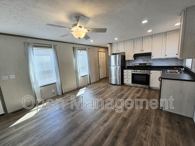 Bismarck House: 700 S 12th St