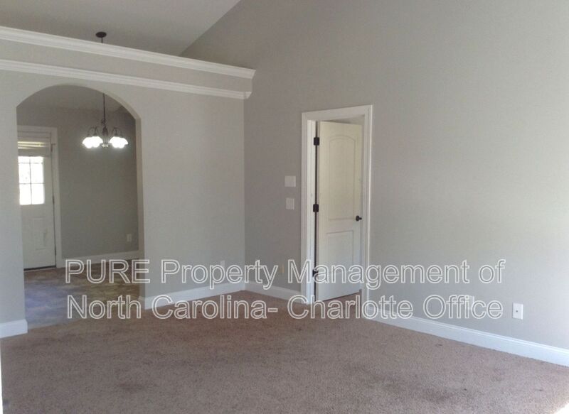 Winston Salem House: 3181 Ridgeback Dr