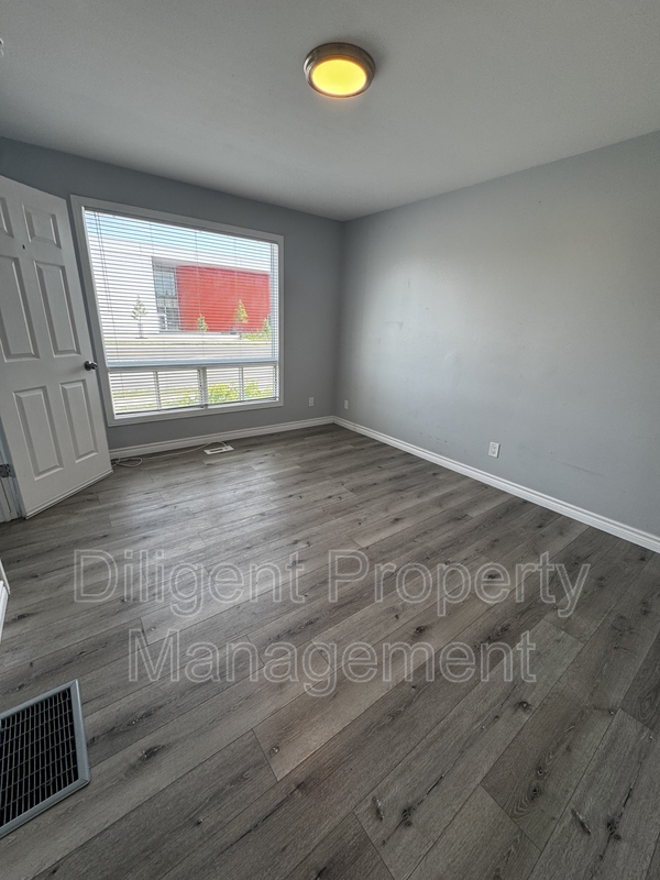 Peterborough House: 260 Lansdowne St W