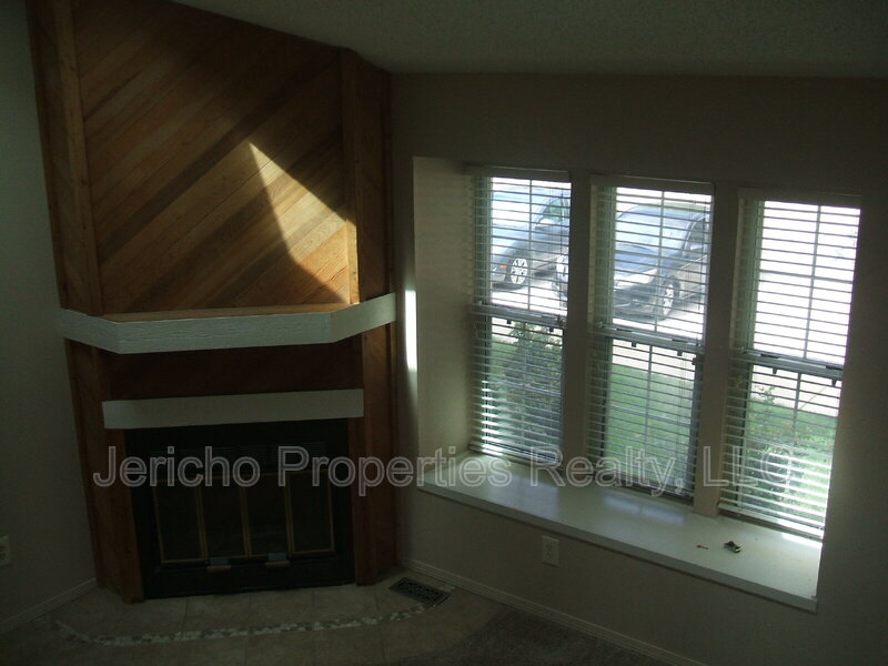 Lakewood Townhome: 1250 S. Flower Circle